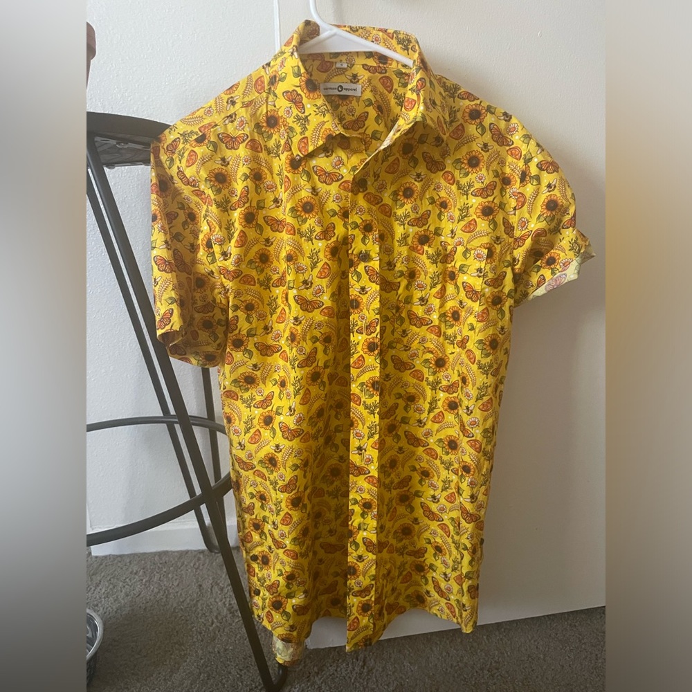 Carmico Sunflower Button Up size Small